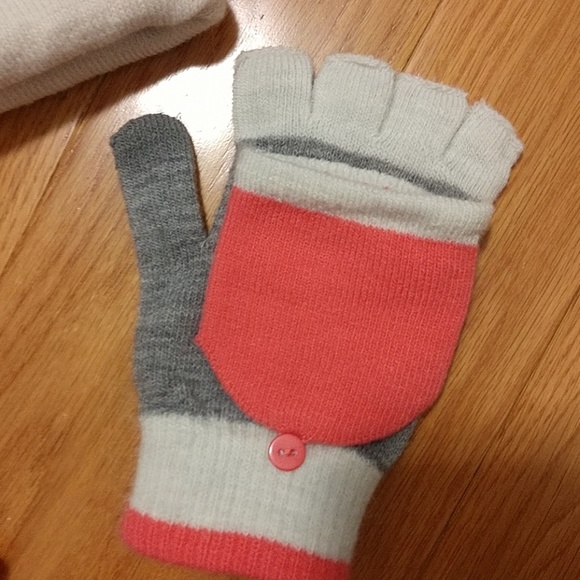 Old Navy Hat and Glove Set - Picture 2 of 3